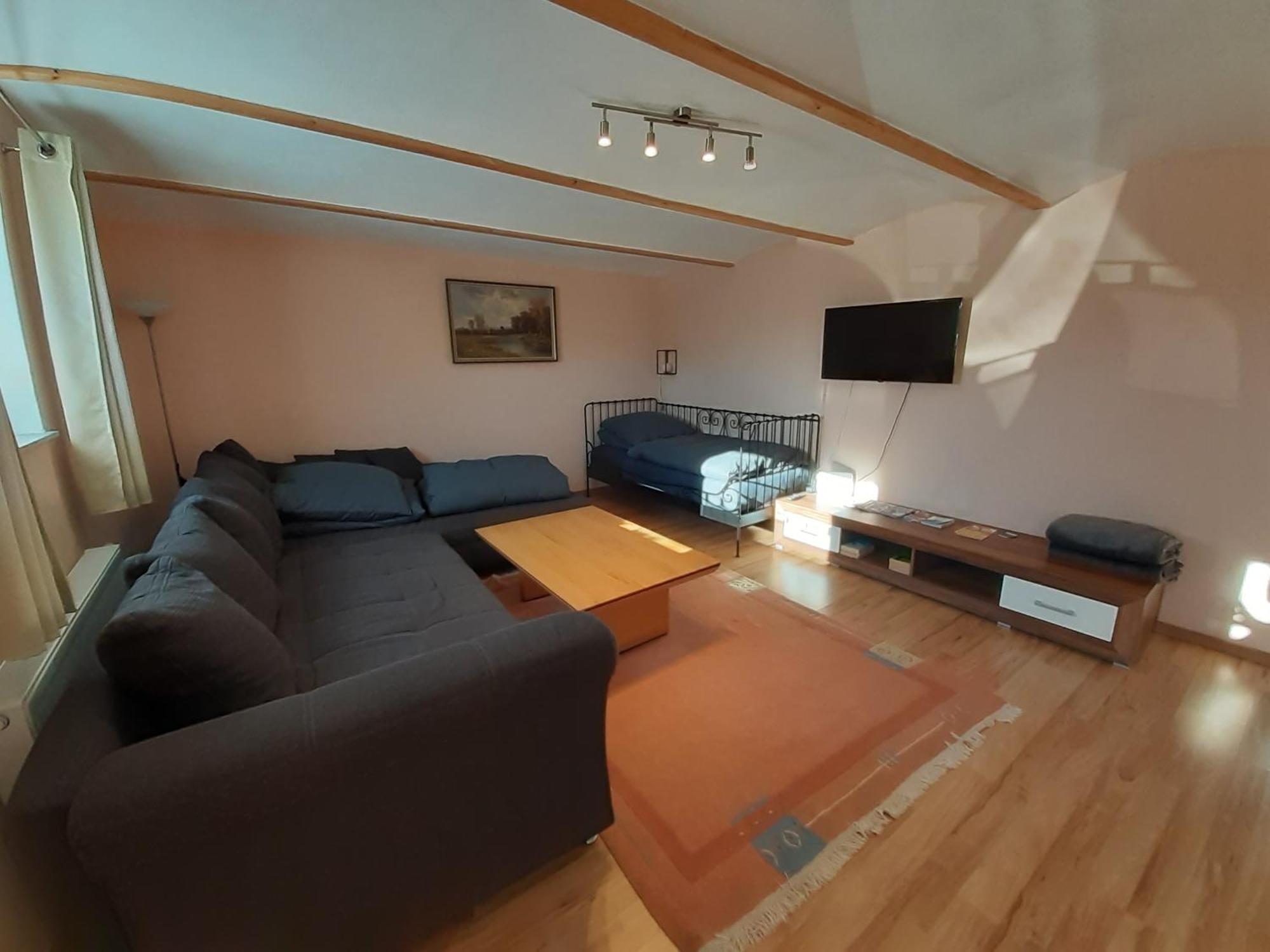 Apartment 1a *